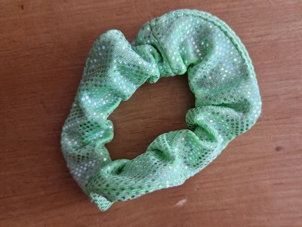 Accessoires pour cheveux: Scrunchie grün glitzer - Haargummi – D'occasion à Frauenfeld par jgh_gx6v