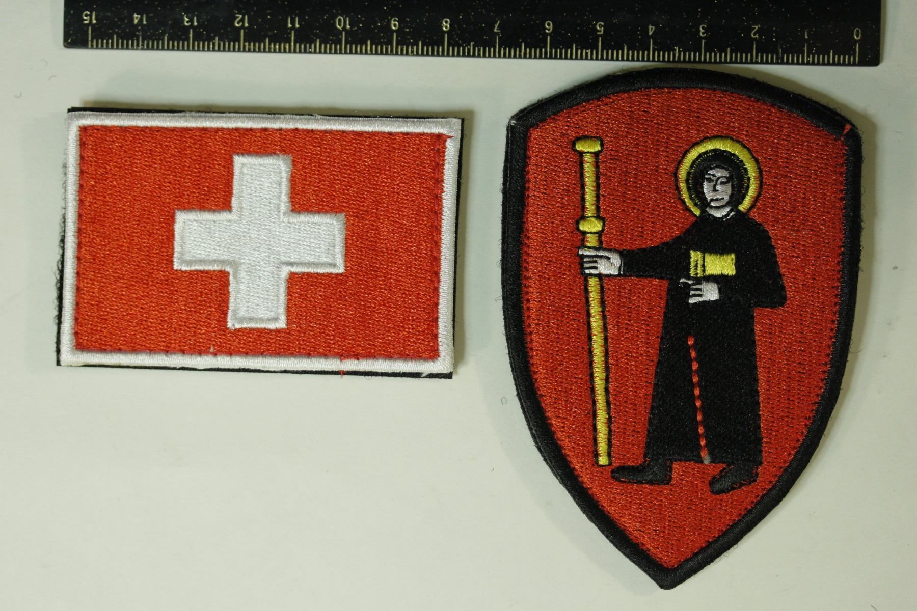 Plaketten & Abzeichen: Glaris – Neu (gemäss Beschreibung) aus La plaine von 762