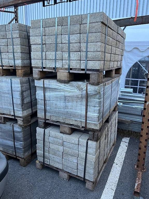 Rivestimenti per pavimenti: 20*20-8 – Usato da Flums venduto da pneucenter 2