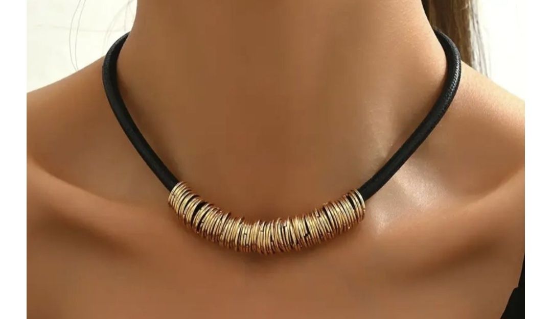 Catenine: Collana con anelli dorati, nuova – Nuovo (secondo la descrizione) da Giubiasco venduto da Stefaniav 2