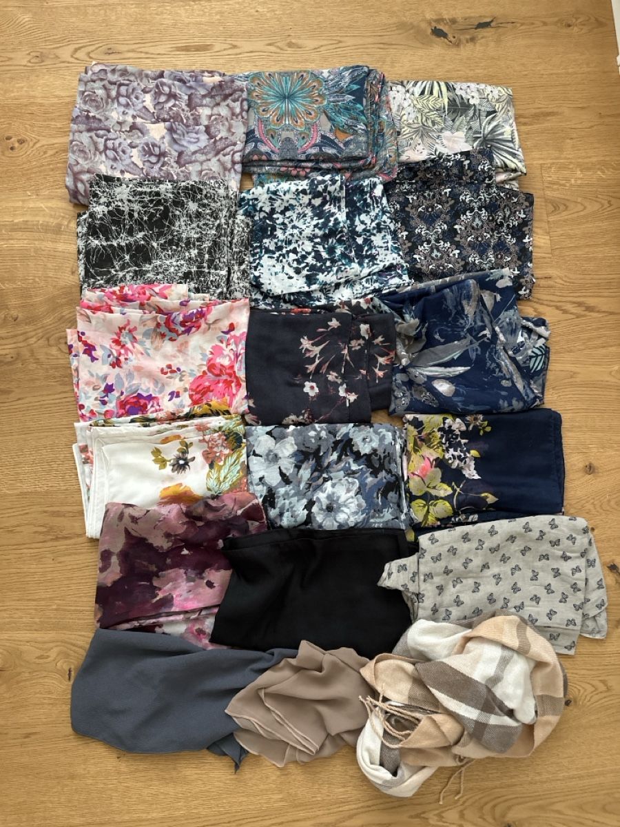 Foulard & Sciarpe: Rundschals / Halstücher / Tücher – Usato da Zofingen venduto da kat_gbm9