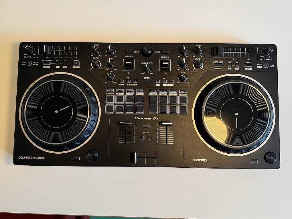Pioneer DJ DDJ-REV1 Serato Controller inkl. UDG Hardcase (Gebraucht) in ...