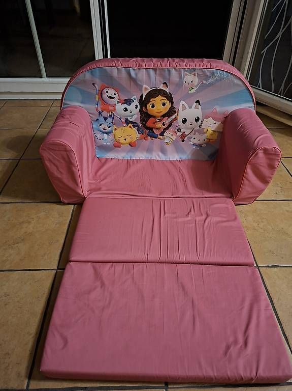 Puppenhäuser & -möbel: Sofa Gabby Dollhouse – Gebraucht aus Besenbüren von gmuerdoris84