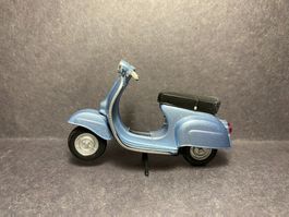 Vespa 90 Sella Lunga (1963) - Maisto 1:18