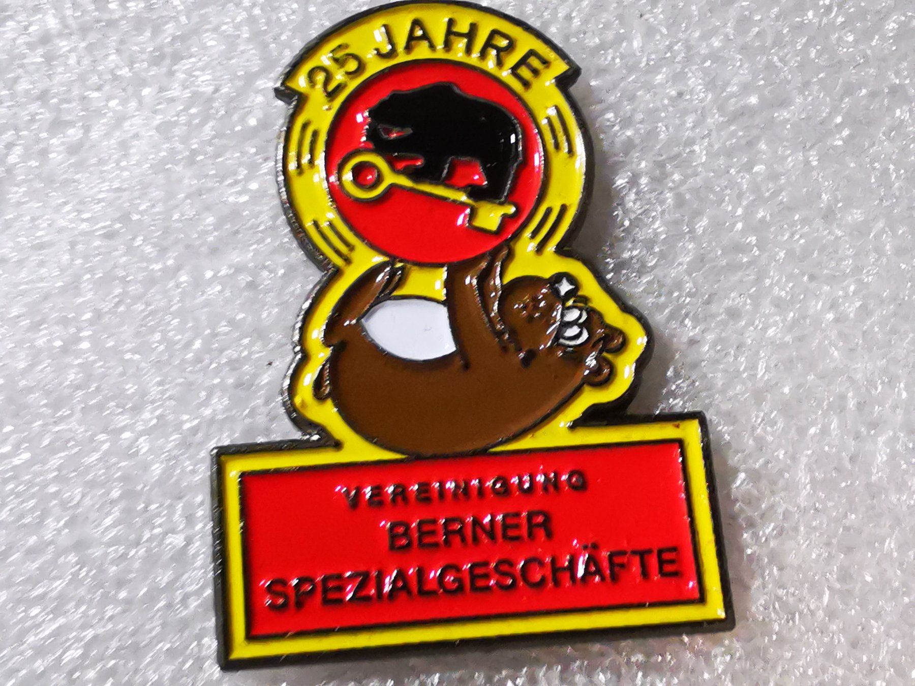 Placchette & Badge: Ansteckpin 145: Berner Spezialgeschäfte – Usato da Oppligen venduto da Pin-Fall-Shop