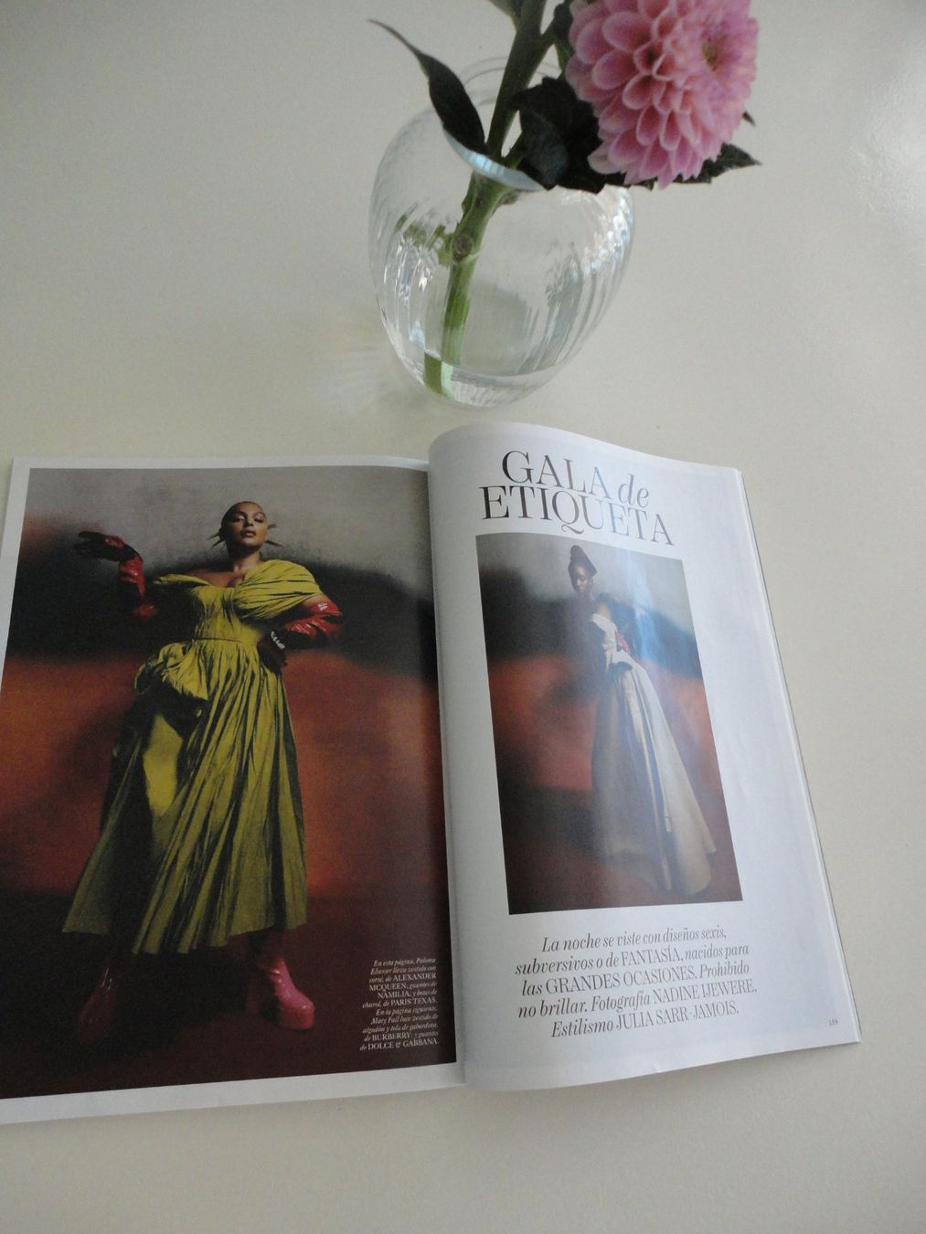Riviste & Magazine: VOGUE ESPANA . Ausgabe Dezember 2022 – Usato da Bonstetten venduto da nat_tv99 2