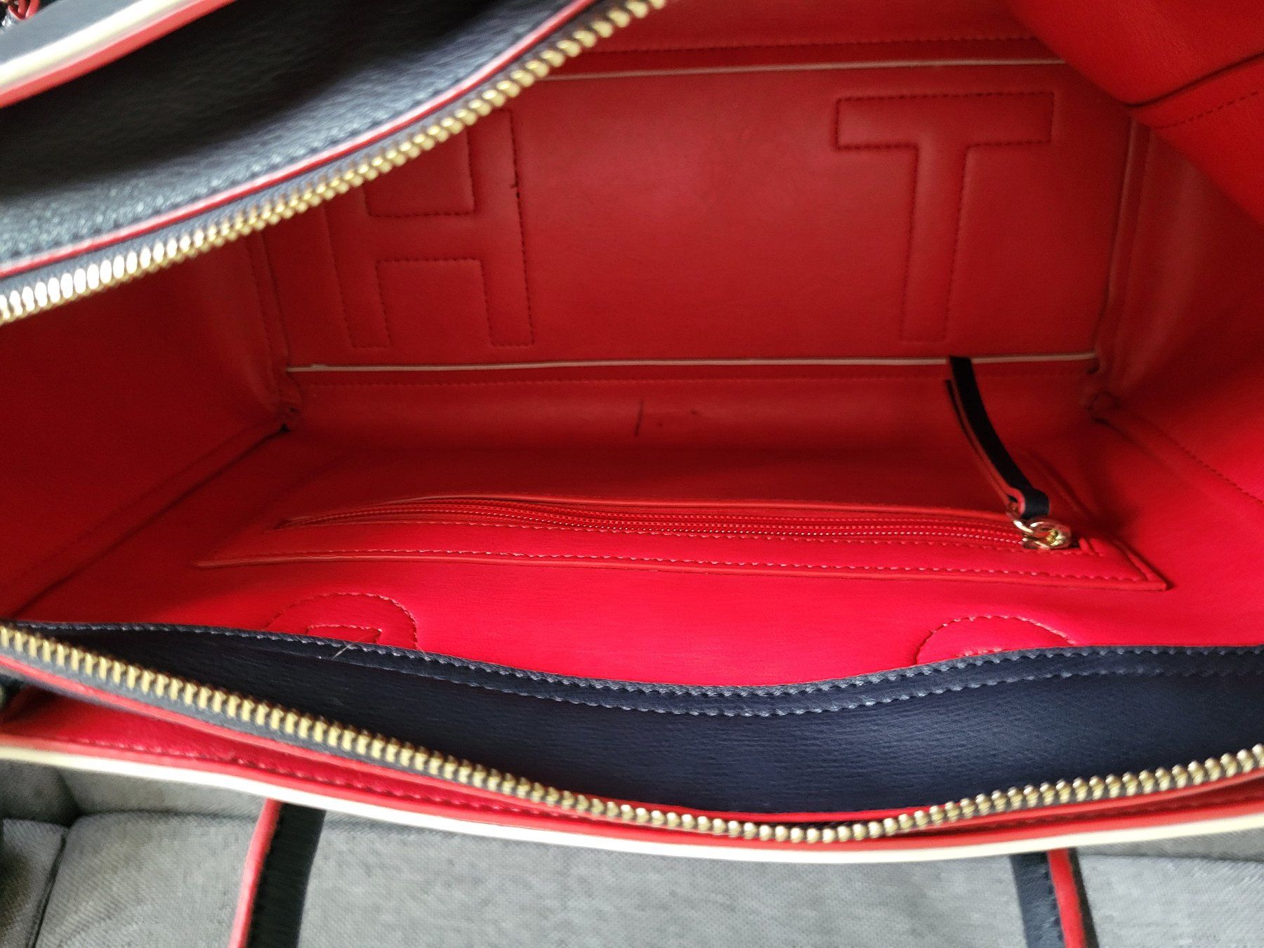 Tommy Hilfiger Borse da donna: Schöne "Tommy Hilfiger" Handtasche – Usato da Täuffelen venduto da Val_sells_it 5