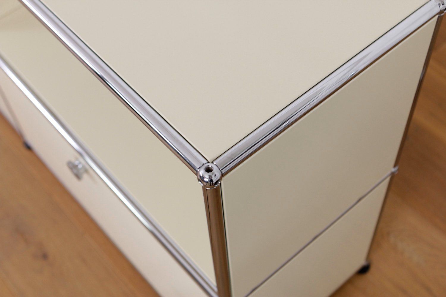 USM Cassettiere: USM Haller Sideboard // UPCYCLED // NEUE FARBEN – Nuovo (secondo la descrizione) da Affoltern am Albis venduto da StudioStandard 4