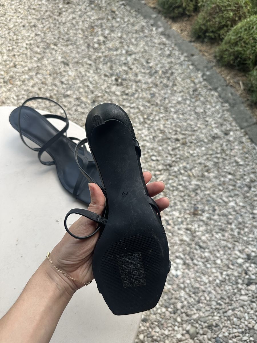 H&M Scarpe da donna: Sandalen schwarz Grösse 40 Damenschuhe  – Usato da Kirchlindach venduto da micaxu 1