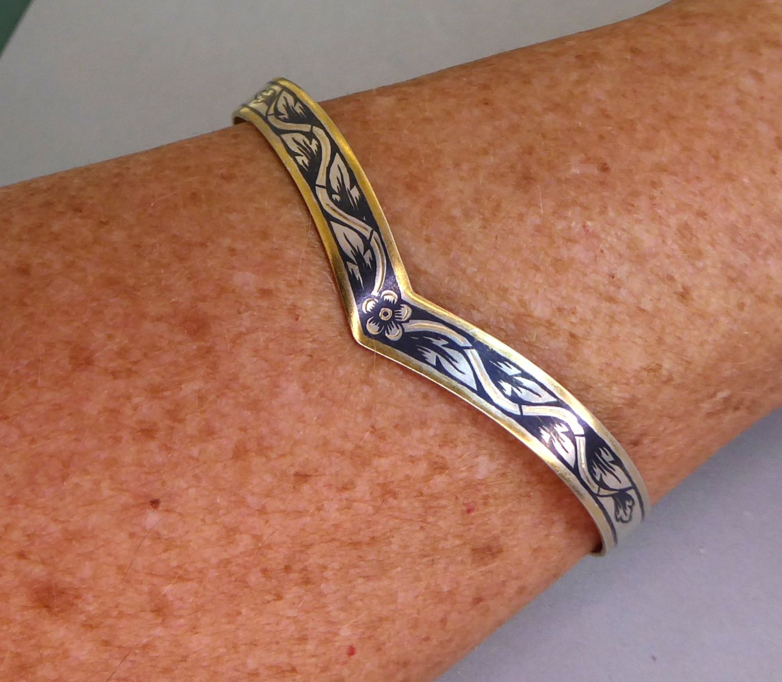 Bracciali & Braccialetti: Antiker Armreif 875er Niello oder Thula Silber teilvergoldet – Usato da Muri AG venduto da Lineli2020