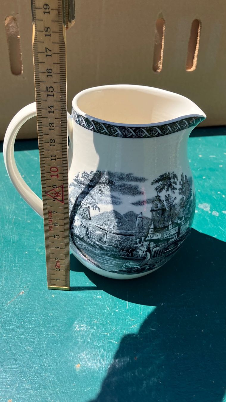 Caraffe: Pot Krug Wedgwood antik – Usato da St-Cierges venduto da LeRegain 4