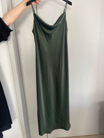 Kleid / Abendkleid, Satinoptik, Wasserfallkleid