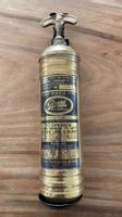 vintage Feuerlöscher, cooles Requisit mit Halterung