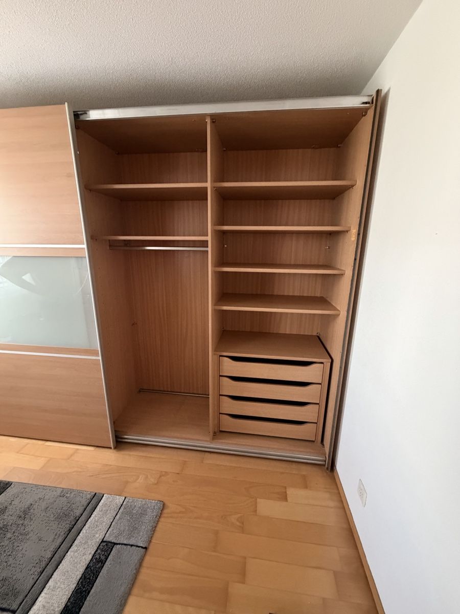 Armoires: Schrank mit Schiebetüren – D'occasion à Münchwilen AG par Ziska76 1