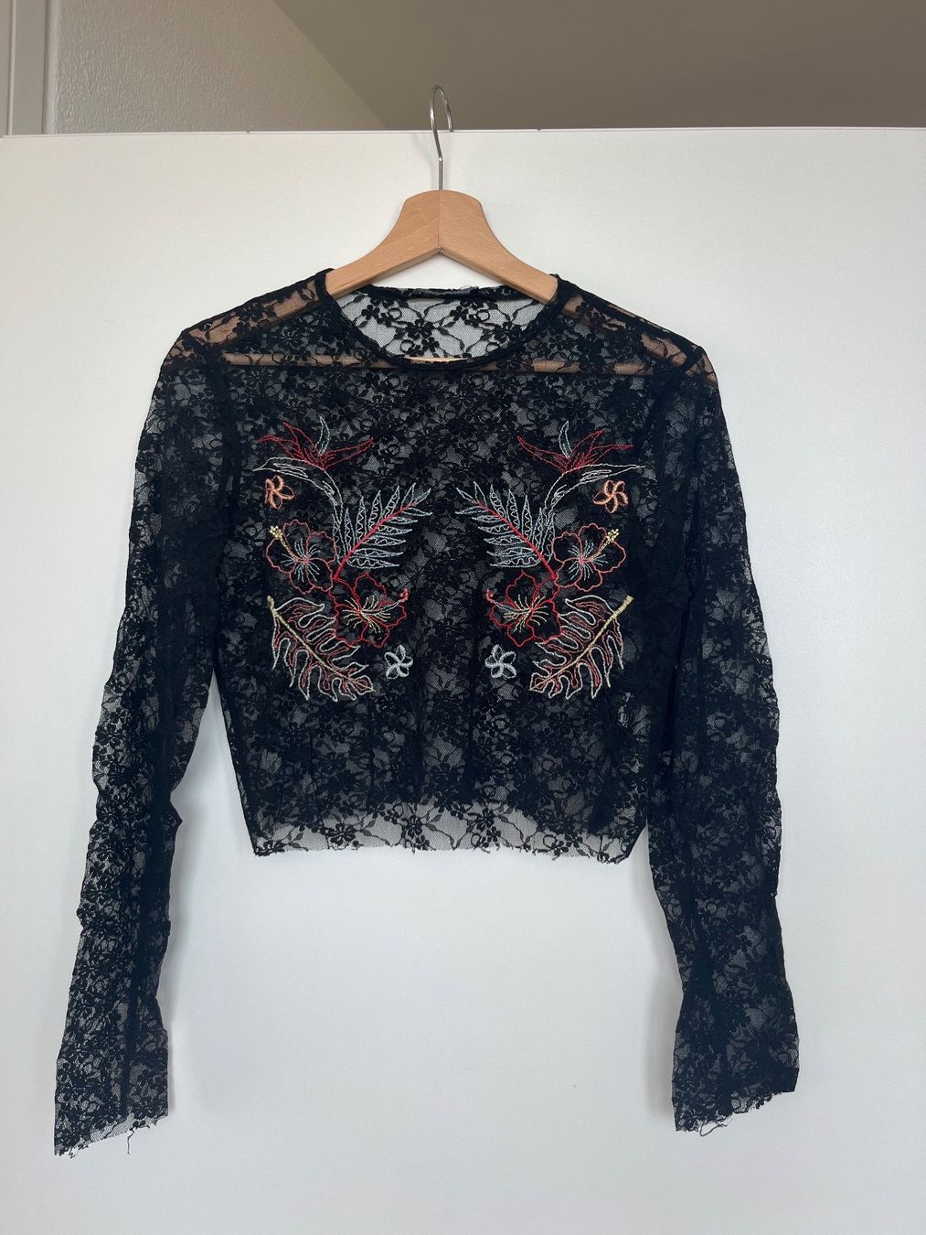 Zara Blusen: Chemisier noir dentelle – Neu (gemäss Beschreibung) aus Neuchâtel von Ariane_vn00