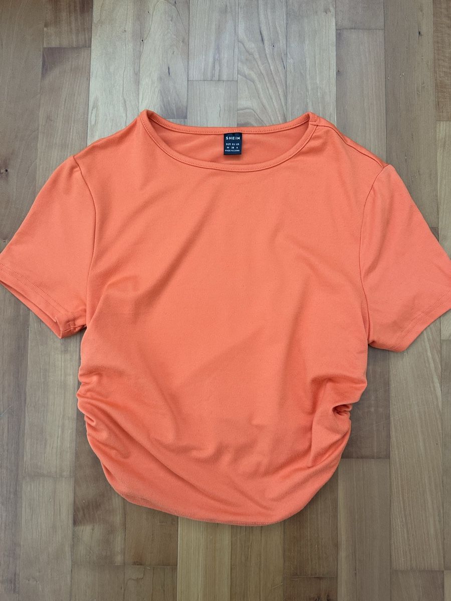 Shein T-shirts: oranges Tshirt – Neuf (Voir description) à Romanshorn par ila_2nzf