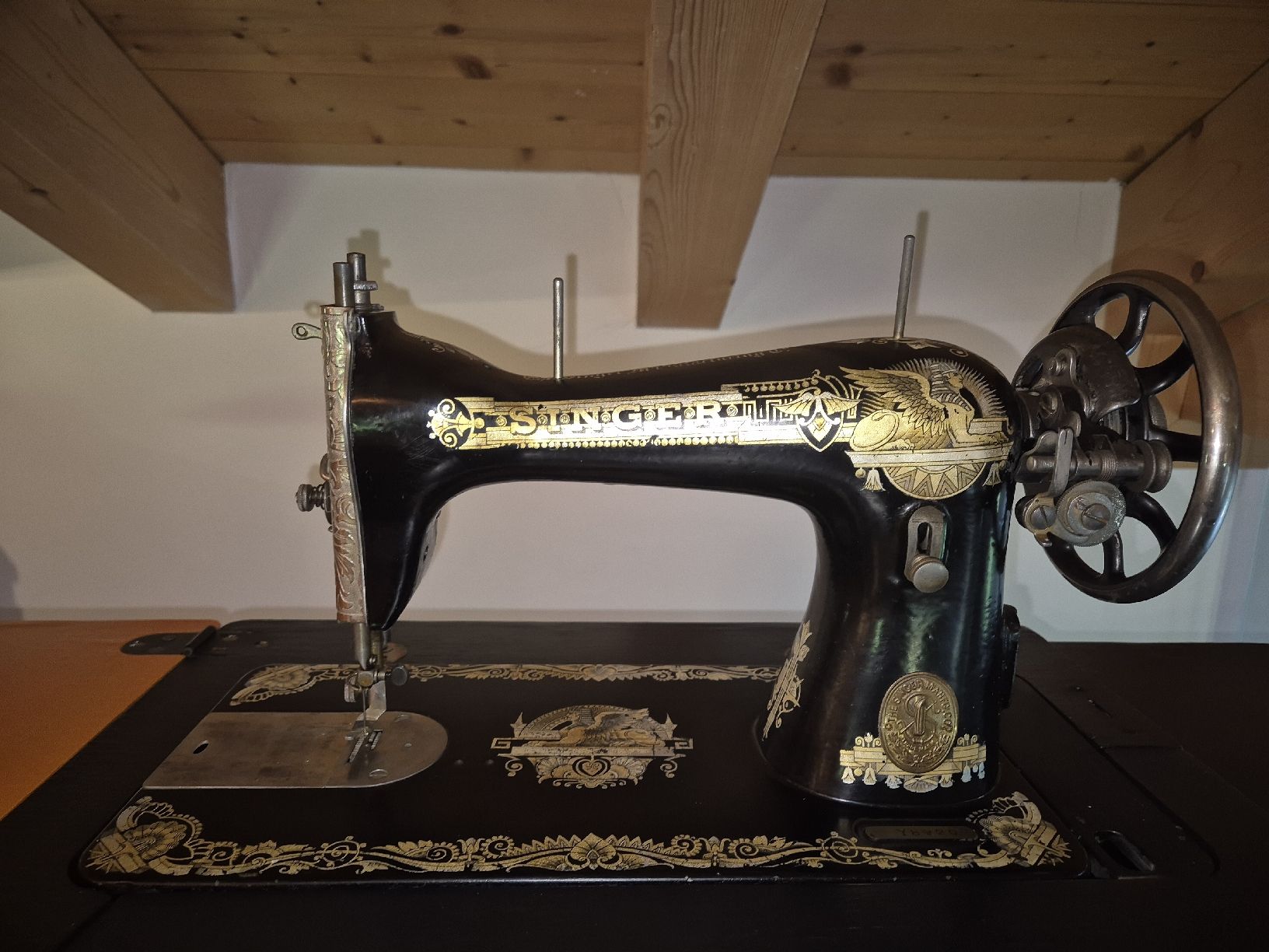 Singer Macchine da cucire: Machine Singer. Meuble entièrement rénové. – Usato da Argnou (Ayent) venduto da emnonaol 3