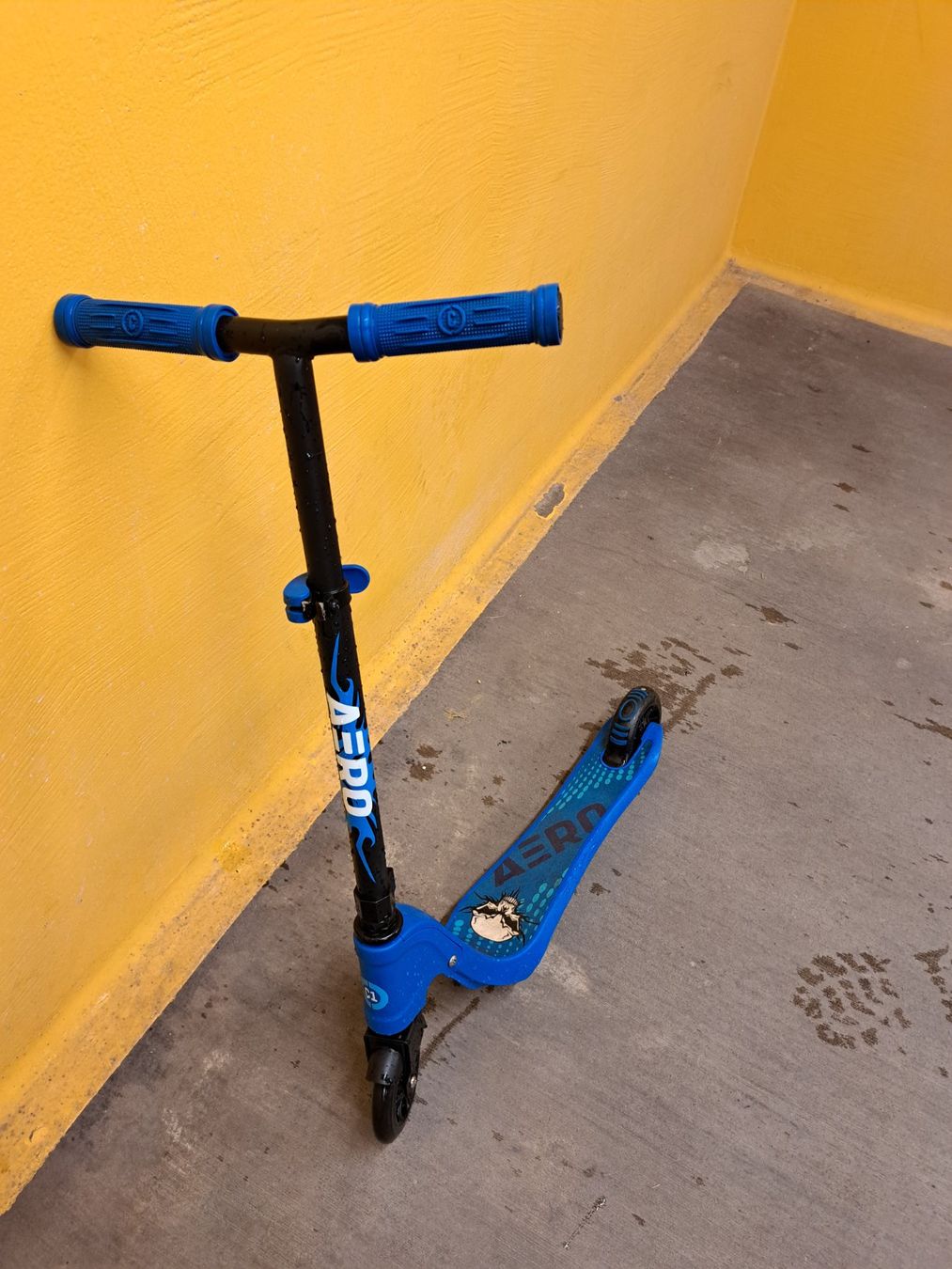 Veicoli per bambini: Aero C1 Tretroller, Kindertrotti, Roller mit LED Rädern – Usato da Duebendorf venduto da Mauxus