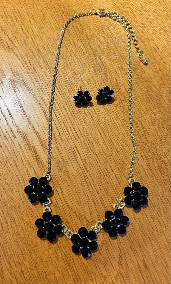 Catenine: Modeschmuck Halskette mit Ohrclips – Nuovo (secondo la descrizione) da Lengnau AG venduto da Mefari 1