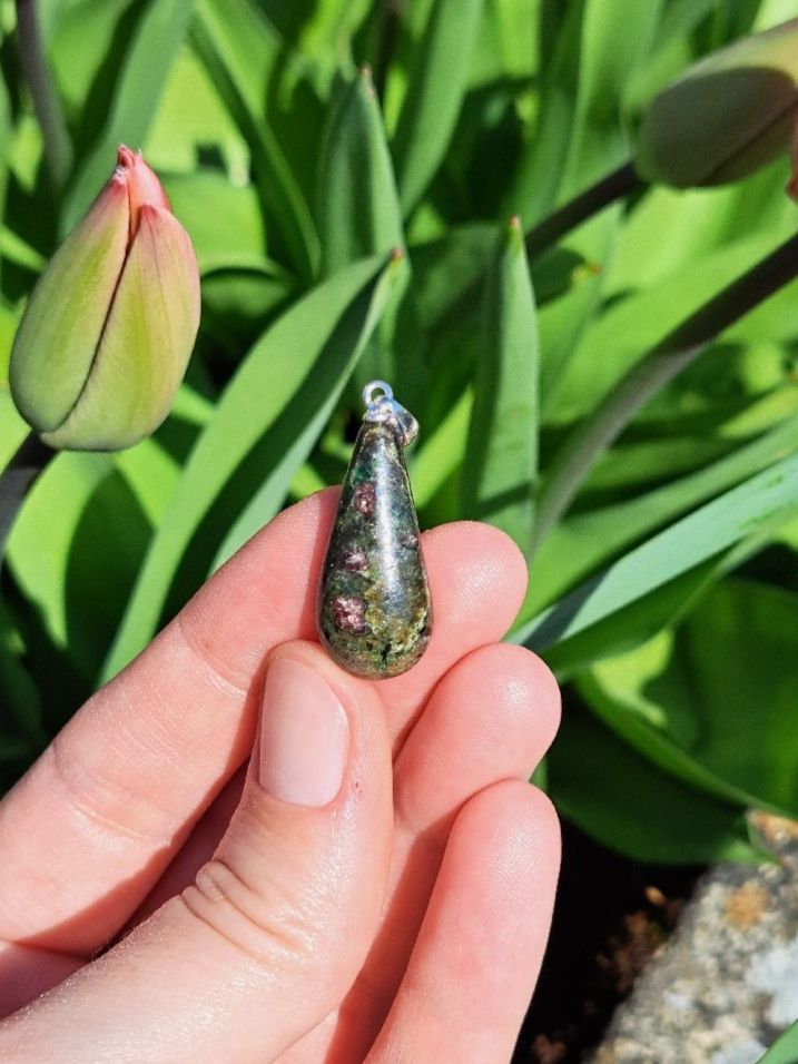 Ciondoli: Schweizer Granat & Peridotit Anhänger – Nuovo e nell'imballaggio originale da Richterswil venduto da Viorella