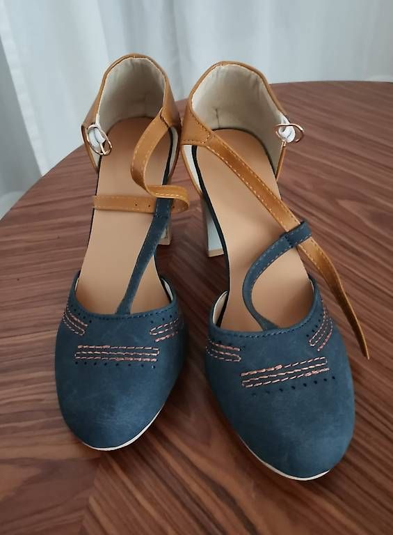 Scarpe da donna: Absatzschuhe braun-blau, Gr. 37 – Nuovo (secondo la descrizione) da Muri b. Bern venduto da Claudiahuegli
