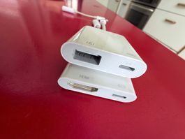 2 Apple Lightning Adapter HDMI und Kamera gebraucht