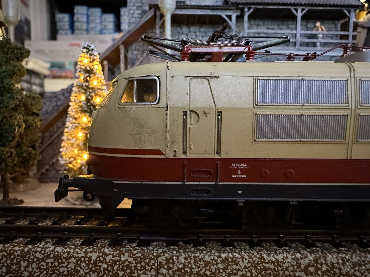 Märklin Modellini di ferrovie: Märklin 3054 DB BR 103 – Usato da Lupsingen venduto da New-Haven 1