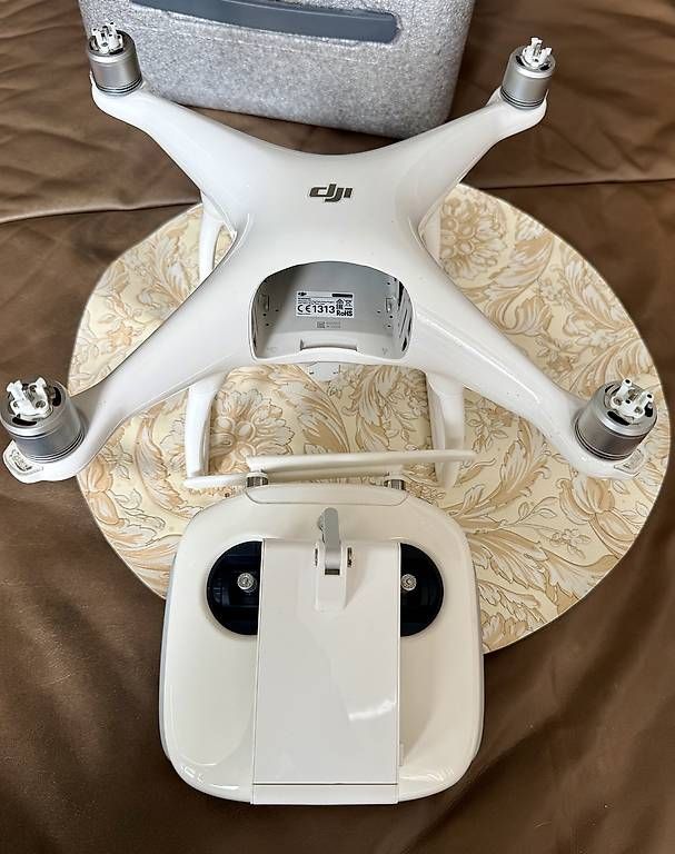 DJI Modellismo RC: DJI Phantom 4 EU  Top Zustand mit Koffer – Usato da Walchwil venduto da JuliaMeldere 1