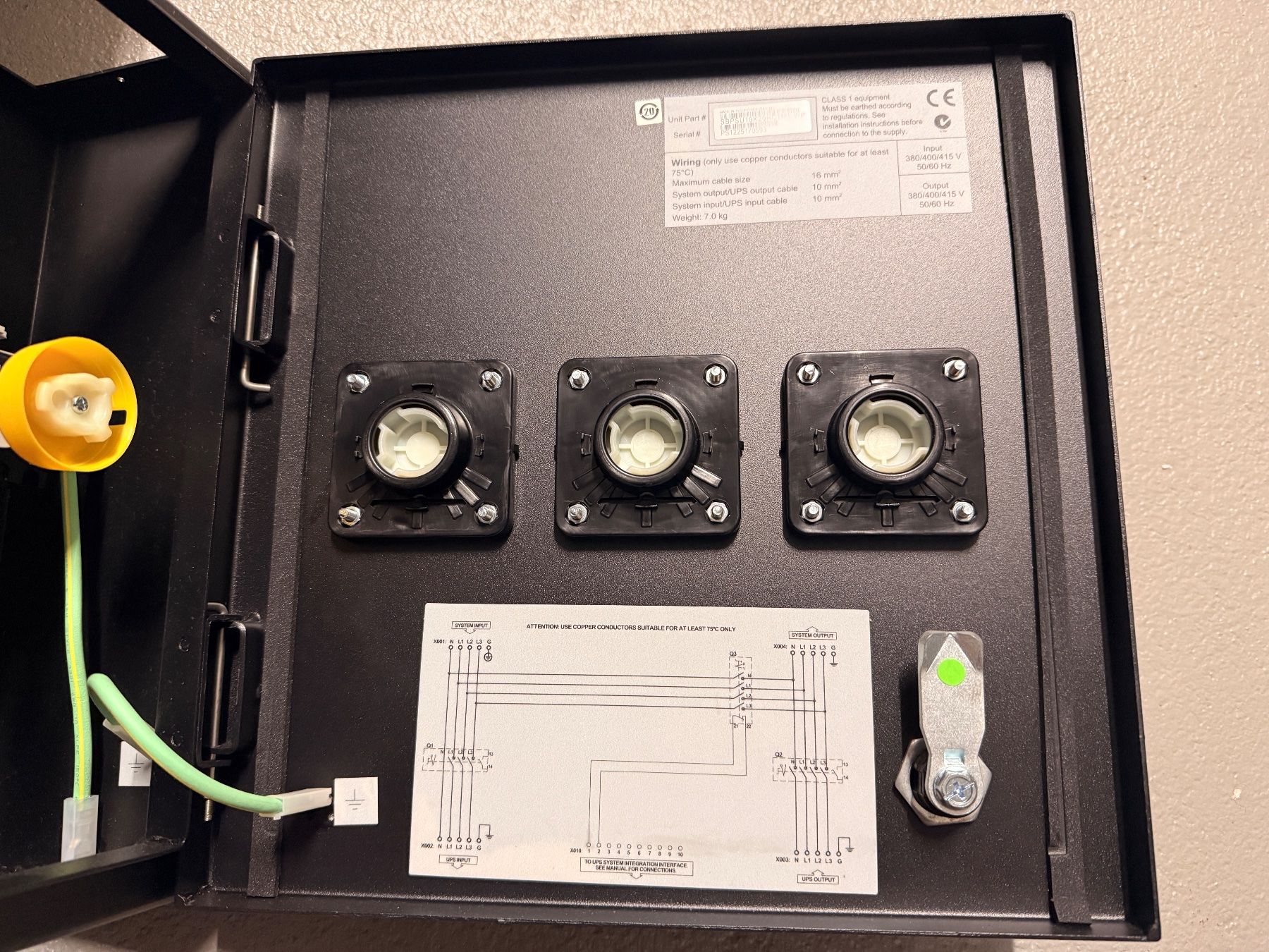 Apc Componenti elettronici: APC Maintenance Bypass Panel 10-20kW_ohne Einführungsplatte – Usato da Brütten venduto da Trinity_ch 2