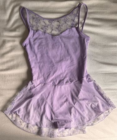 Balletkleid lila mit Blumenbestickung