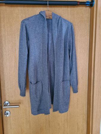 Taillierte Damen Strickjacke mit Kapuze Grösse M
