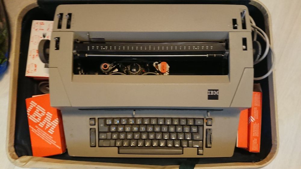 (COPIE) IBM XYD machine à écrire (Défectueux) à Farvagny-le-Grand pour ...