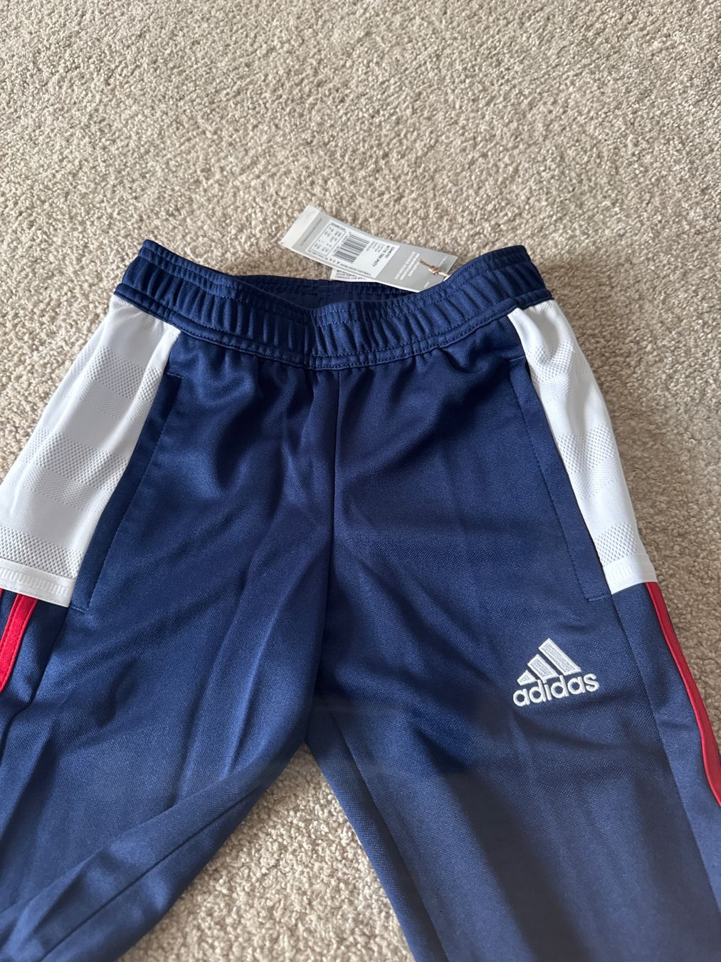 Adidas Hosen: Adidas Trainingshose neu Gr 128 – Neu und originalverpackt aus Oberweningen von Ardnas89 1