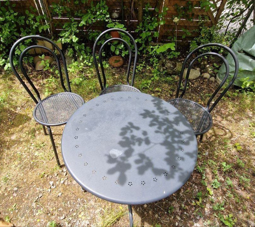 Ikea Set di tavolo e panche: Gartentisch und drei passende Stühle – Usato da Bern venduto da Lu.Ma