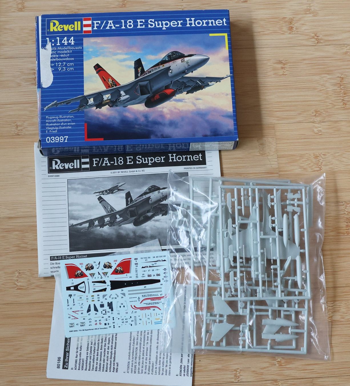 Revell Kit di modellismo & Modellini statici: F/A-18 E Super Hornet- Revell 1/144 – Nuovo (secondo la descrizione) da Frick venduto da Kasa66 2