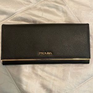 Prada Portamonete: PRADA Large Saffiano Leather Wallet – Usato da Boswil venduto da SchwabenThomas