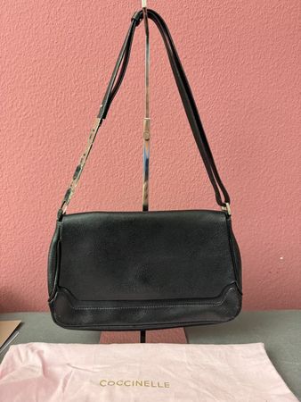 Coccinelle Schultertasche schwarz-silber