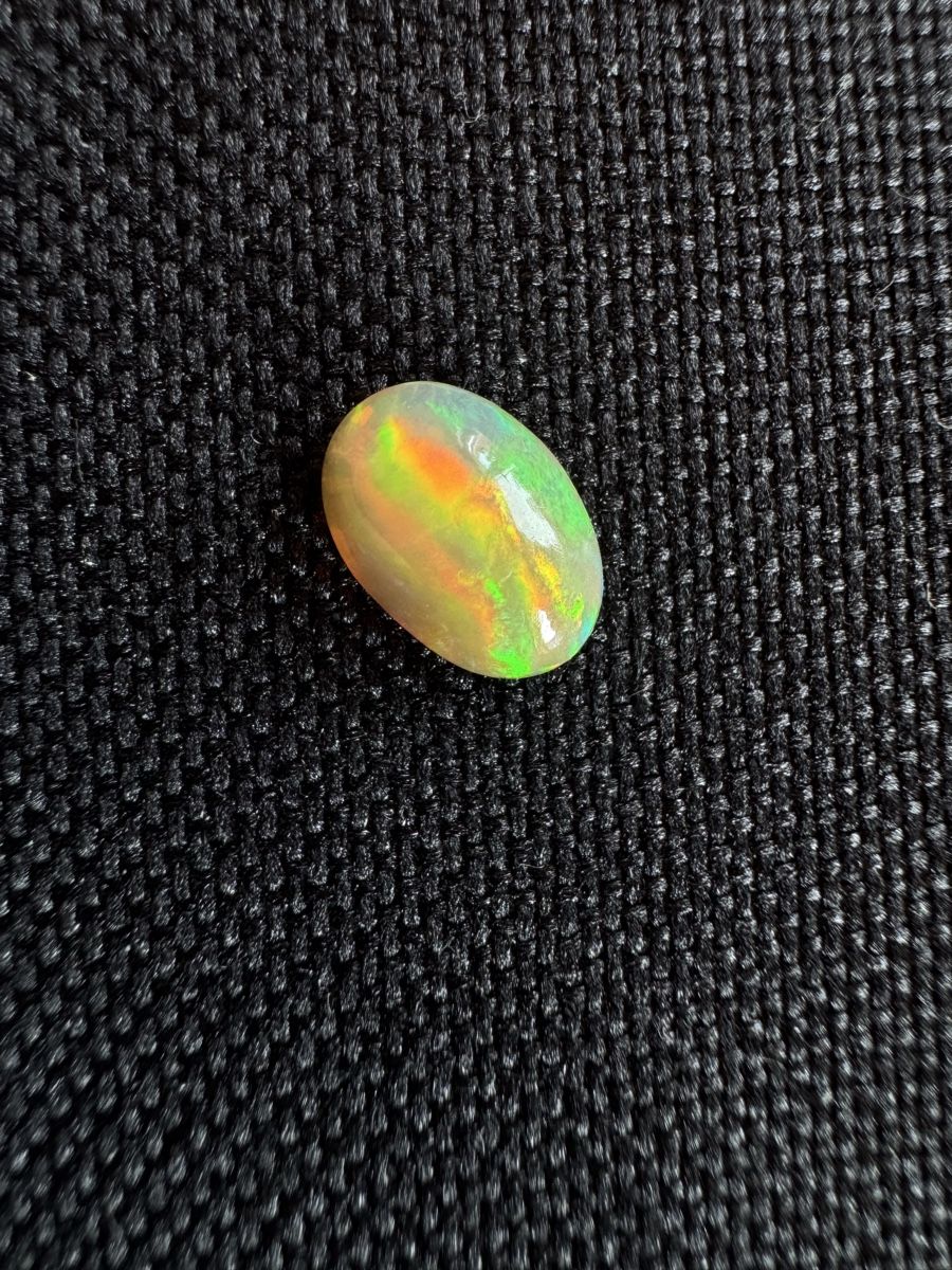 Edelsteine: Black Opal 1.55ct – Neu und originalverpackt aus Wängi von Horus90