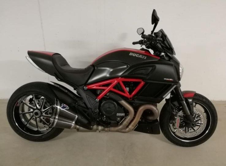Ducati Sonstige: Ducati Diavel Carbon – Gebraucht aus Fruthwilen von Mostro-Medusa 2