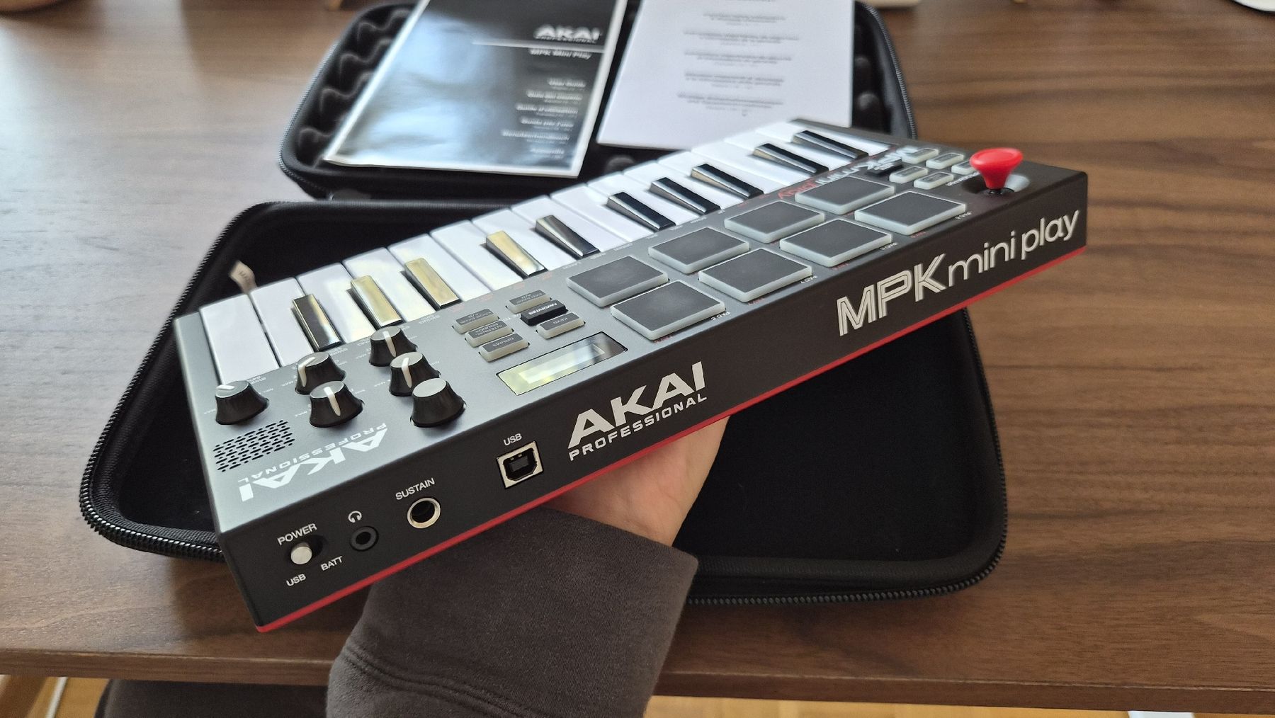 Akai Strumenti musicali: Akai Professional MPK mini play keyboard – Nuovo e nell'imballaggio originale da Plan-les-Ouates venduto da Aoimis_333 1