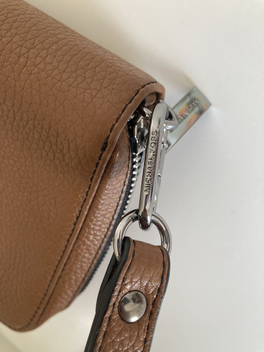 Michael Kors Borse: Pochette Michael Kors leder braun – Nuovo (secondo la descrizione) da Stäfa venduto da lauramode 7
