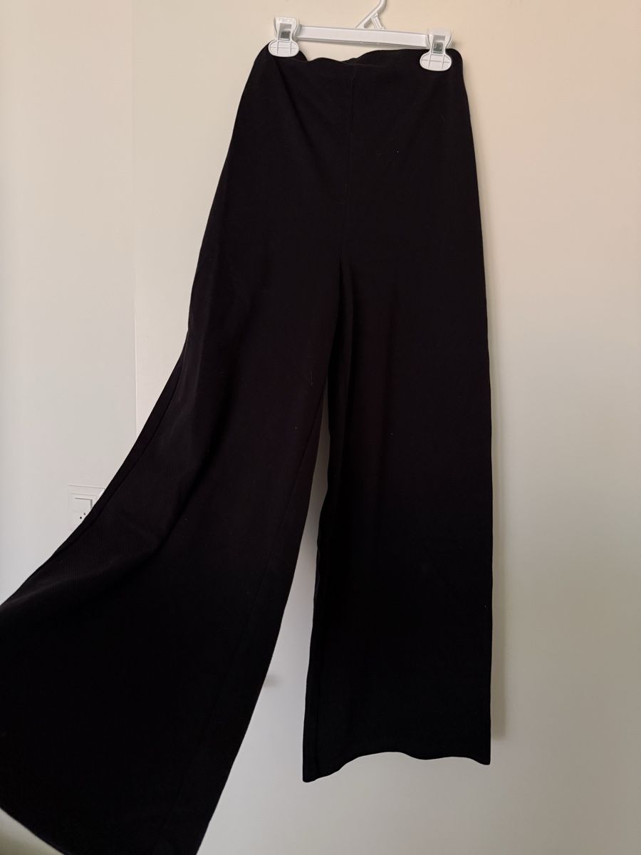 H&M Pantalons: MAMA pantalon noir – D'occasion à Monthey par sen_6ckr 2