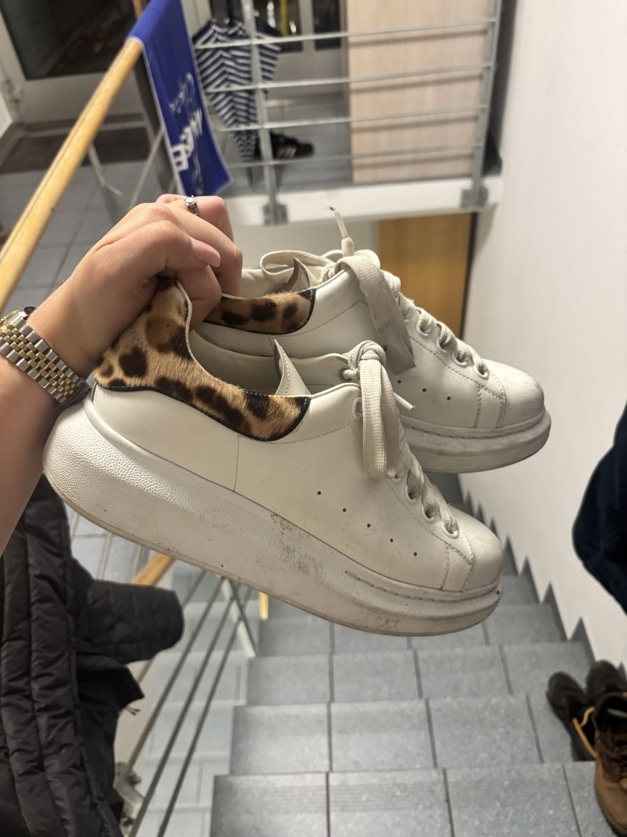 Damenschuhe: Alexander McQueen Sneaker – Neu (gemäss Beschreibung) aus Adliswil von lia_f7dp 1