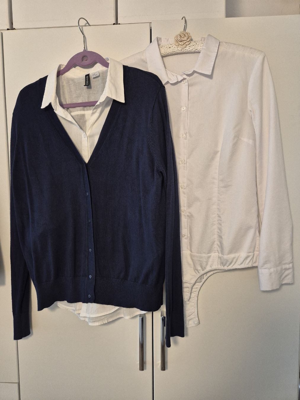 Lots de vêtements: Blusenbody Hallhuber Basic, Bluse H&M & Jäckli Gr. 40 – D'occasion à Oberbuchsiten par Wilandra