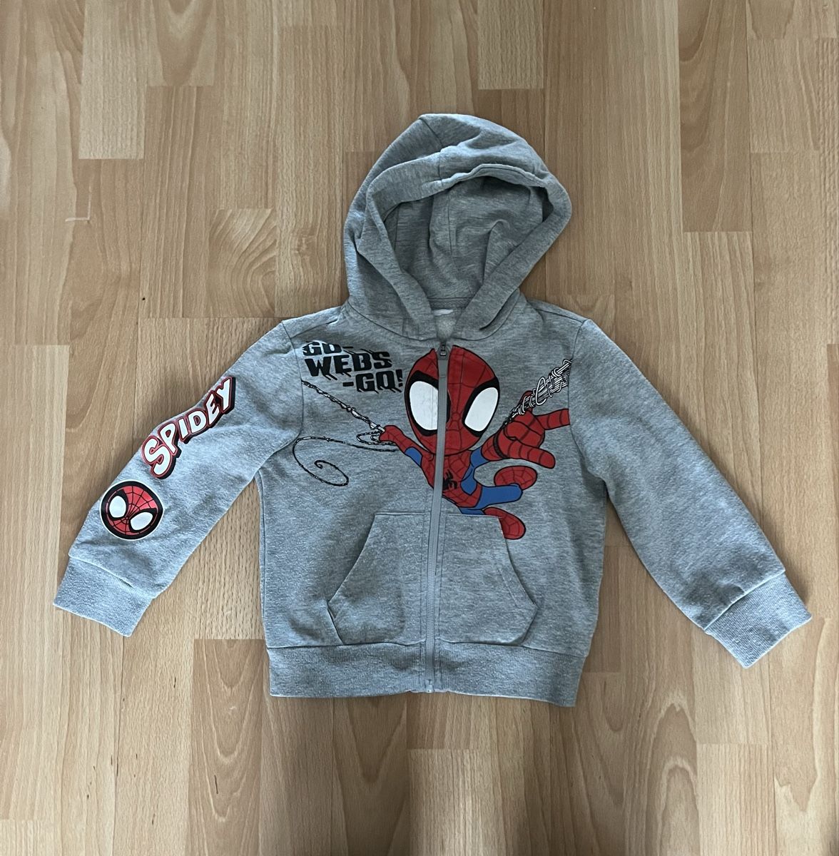Lotti & Set di vestiti: Spiderman Trainer als Set, Gr. 92/98 – Usato da Zürich venduto da jmg_8005 1