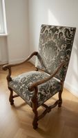 Fauteuil ancien de style Louis XIV, bois sculpté