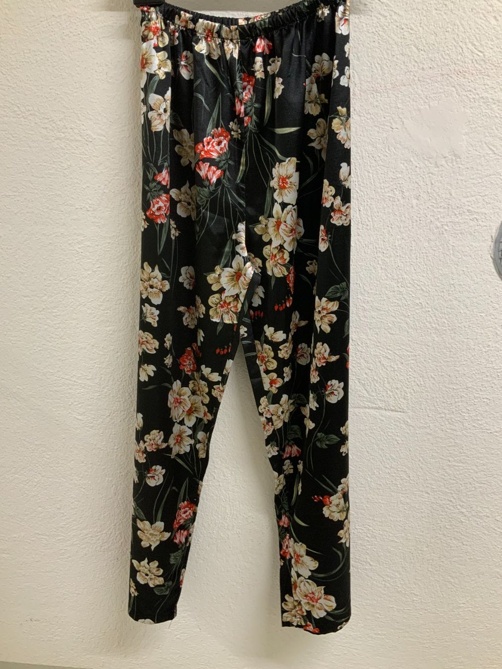 Pantaloni: Pyjama Hose Schwarz Blumenmuster Grösse M Polyester – Nuovo (secondo la descrizione) da Wallisellen venduto da ASZT 5