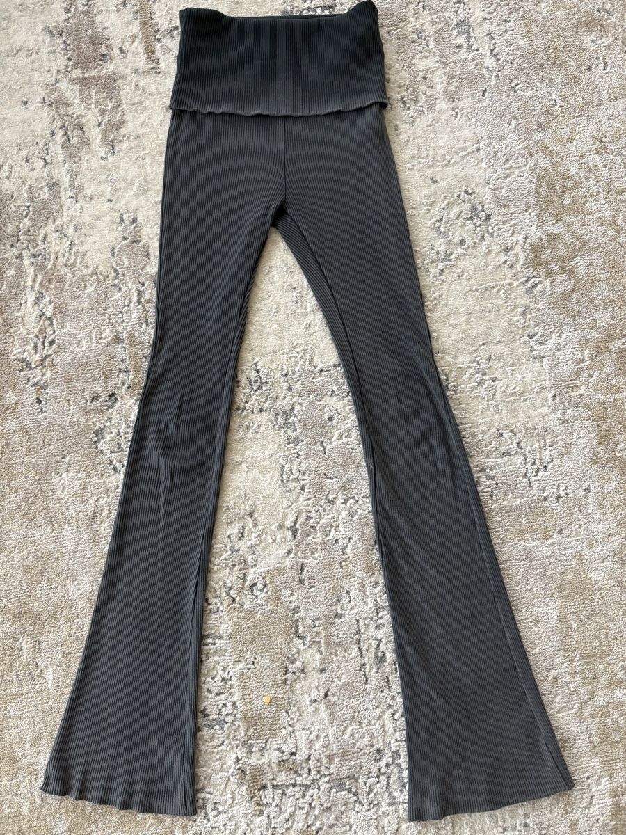 Zara Leggings: Graue Bootcut Leggings – Neu (gemäss Beschreibung) aus Balzers von lea_sy5p