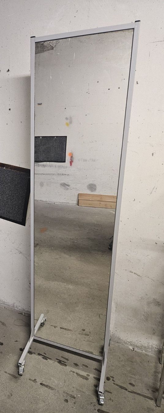 Specchi: Standspiegel mit Rollen – Usato da Oberkulm venduto da Bandits1 1