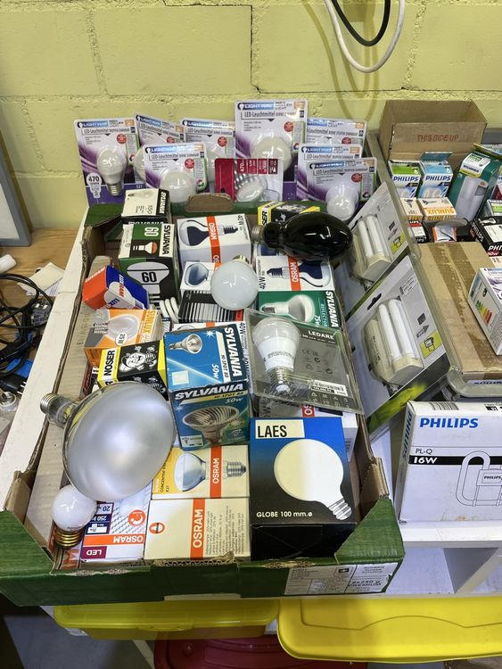 Lampes: Diverse Leuchtmittel-Sammlung: Philips, Osram, Sylvania! 54 – Neuf avec emballage d'origine à Menzingen par cyso 5